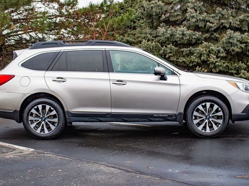 Used 2016 Subaru Outback 2.5i Limited image 11