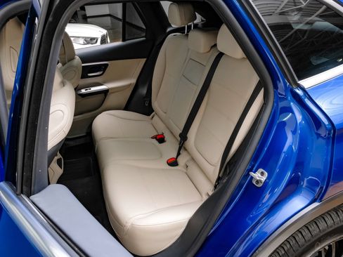 Used 2026 Mercedes-Benz GLC 300 w/ Winter Package image 37