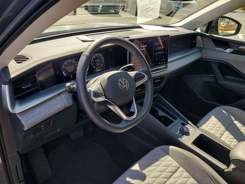 Used 2025 Volkswagen Tiguan S image 20