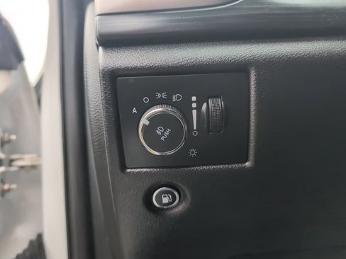 Used 2020 Jeep Grand Cherokee Laredo w/ 18" Wheel & 8.4" Radio Group image 24