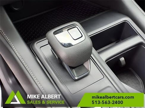 Used 2024 Nissan Pathfinder S image 16