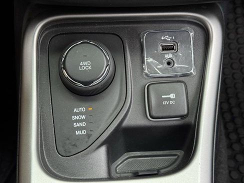 Used 2019 Jeep Compass Latitude w/ Popular Equipment Group image 20