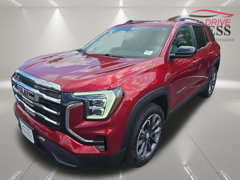 Used 2025 GMC Terrain Elevation w/ Elevation Premium Package AWD/4WD image 3