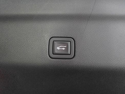 Used 2023 GMC Yukon Denali AWD/4WD image 11
