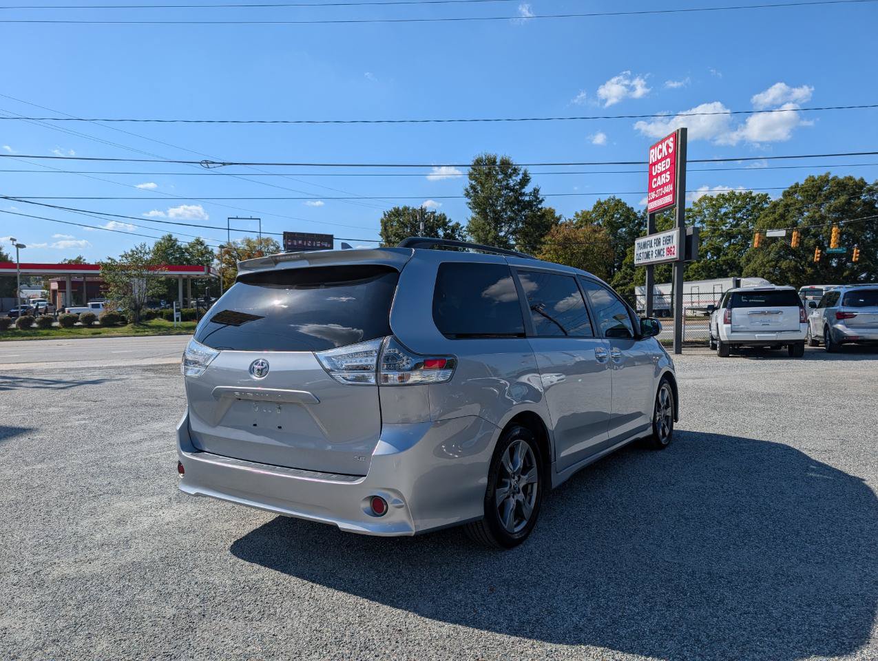 Used 2018 Toyota Sienna SE FWD image 7