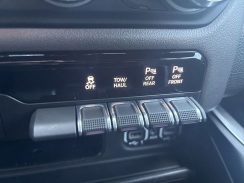 Used 2020 RAM 1500 Big Horn AWD/4WD image 38