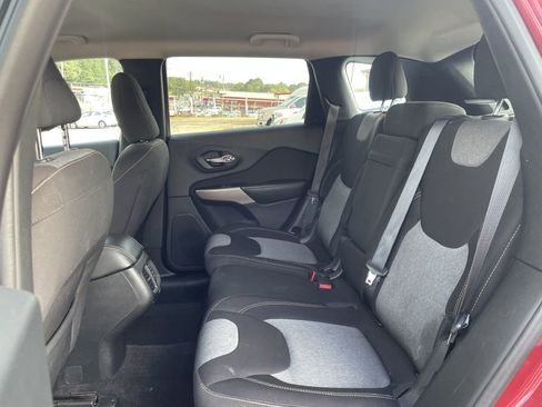 Used 2017 Jeep Cherokee Sport image 16