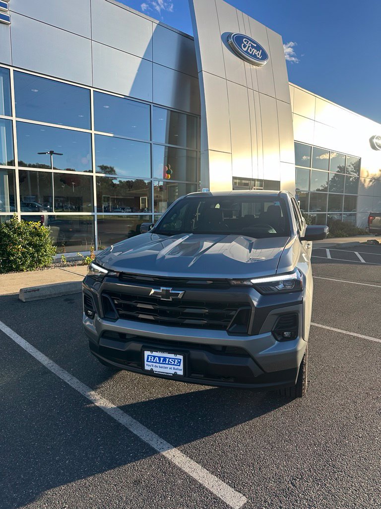 Used 2024 Chevrolet Colorado Z71 w/ Z71 Convenience Package 2 AWD/4WD image 2