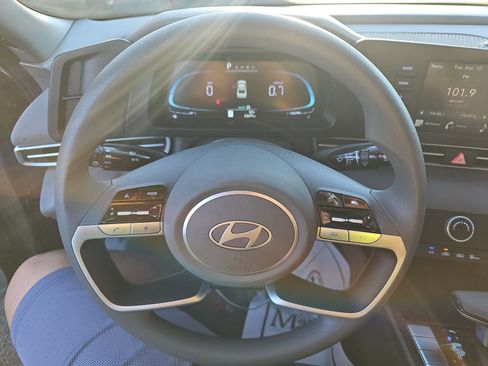 Used 2025 Hyundai Elantra SE FWD image 8