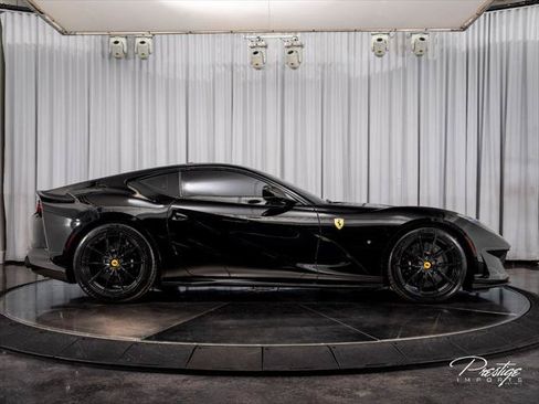 Used 2019 Ferrari 812 Superfast RWD image 16