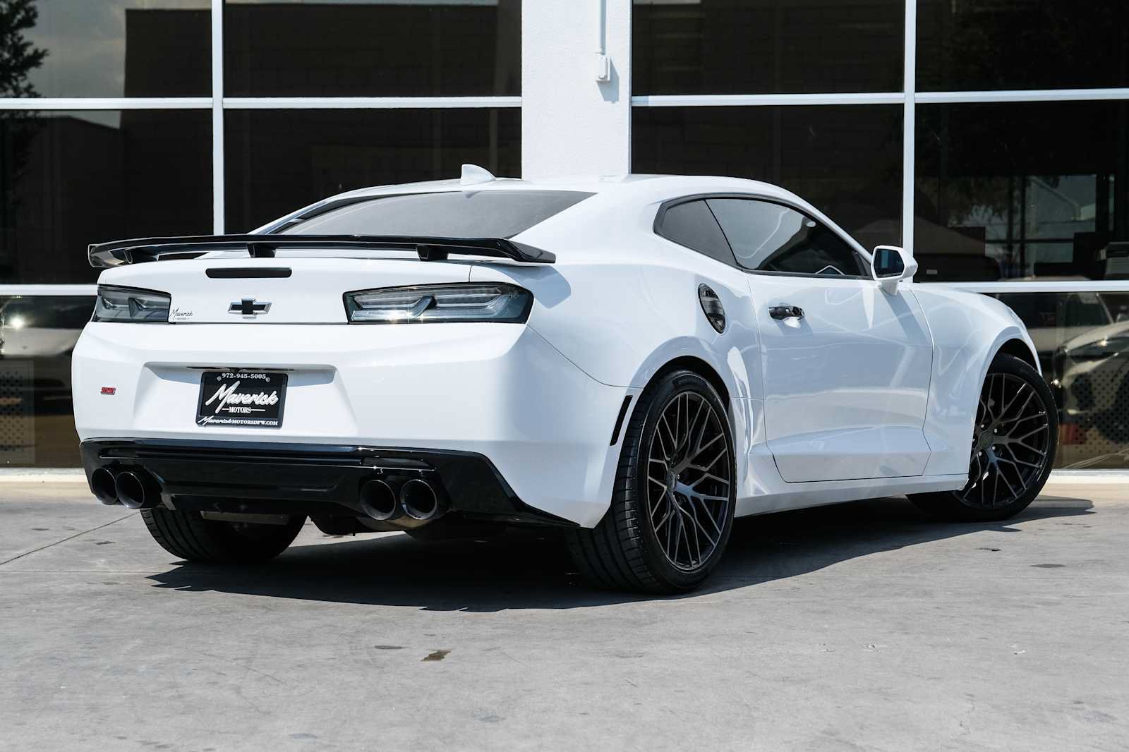 Used 2018 Chevrolet Camaro SS RWD image 11