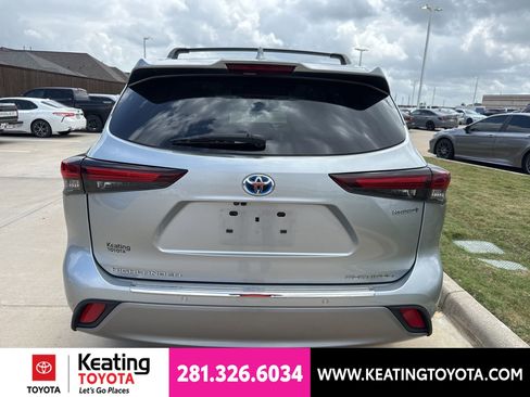 Used 2024 Toyota Highlander Platinum AWD/4WD image 6