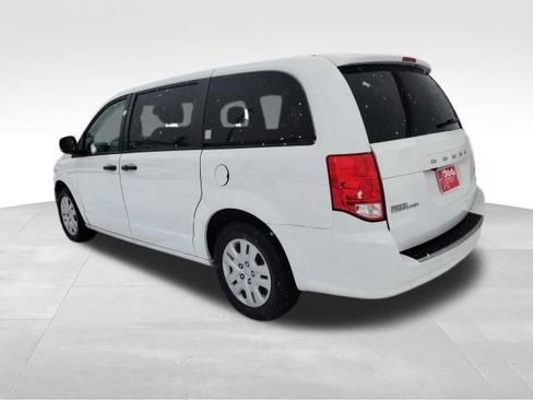 Used 2019 Dodge Grand Caravan SE w/ UConnect Hands-Free Group image 4