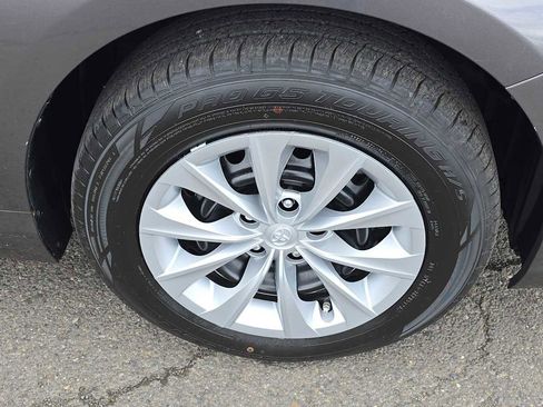 Used 2017 Toyota Camry LE FWD image 11