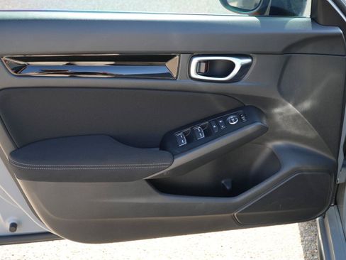 Used 2025 Honda Civic Sport image 4