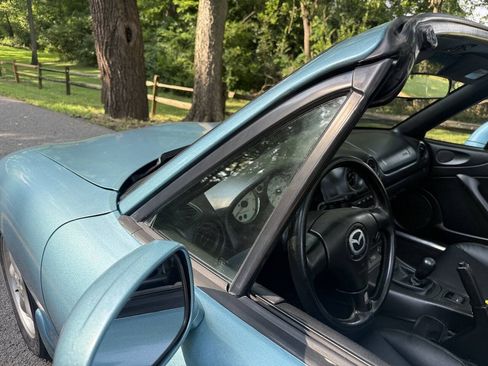 Used 2001 MAZDA MX-5 Miata RWD image 44