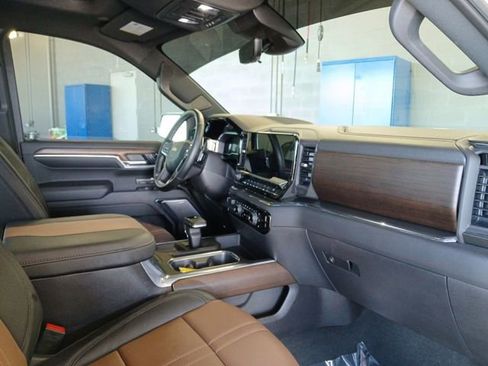 Used 2024 Chevrolet Silverado 1500 High Country w/ Technology Package image 8