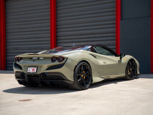 Used 2020 Ferrari F8 Tributo RWD image 18