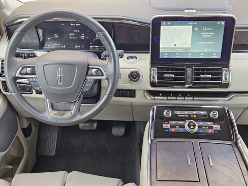 Used 2019 Lincoln Navigator Reserve image 27