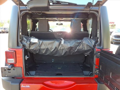 Used 2016 Jeep Wrangler Sahara w/ Dual Top Group AWD/4WD image 7