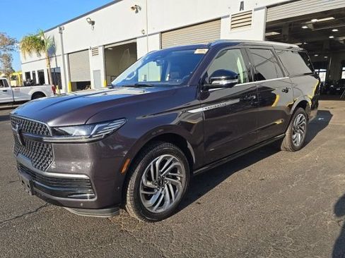 Used 2025 Lincoln Navigator L Reserve AWD/4WD image 1