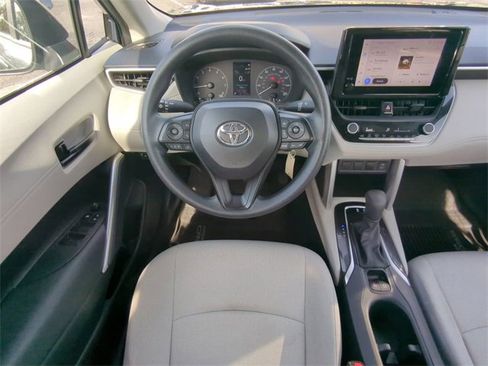 Used 2023 Toyota Corolla Cross L image 17