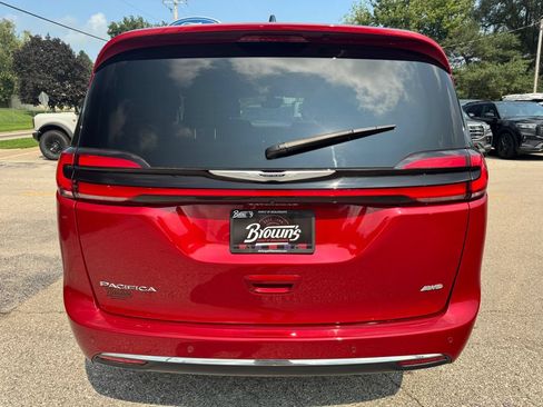 Used 2025 Chrysler Pacifica Select AWD/4WD image 6