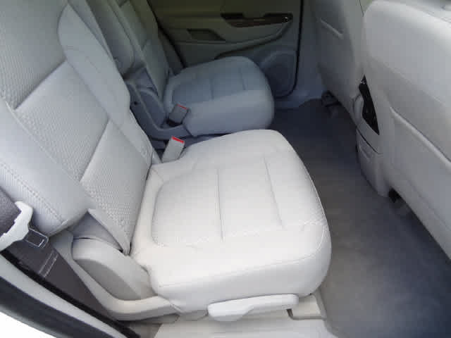 Used 2023 GMC Acadia SLE w/ Driver Convenience Package FWD image 9