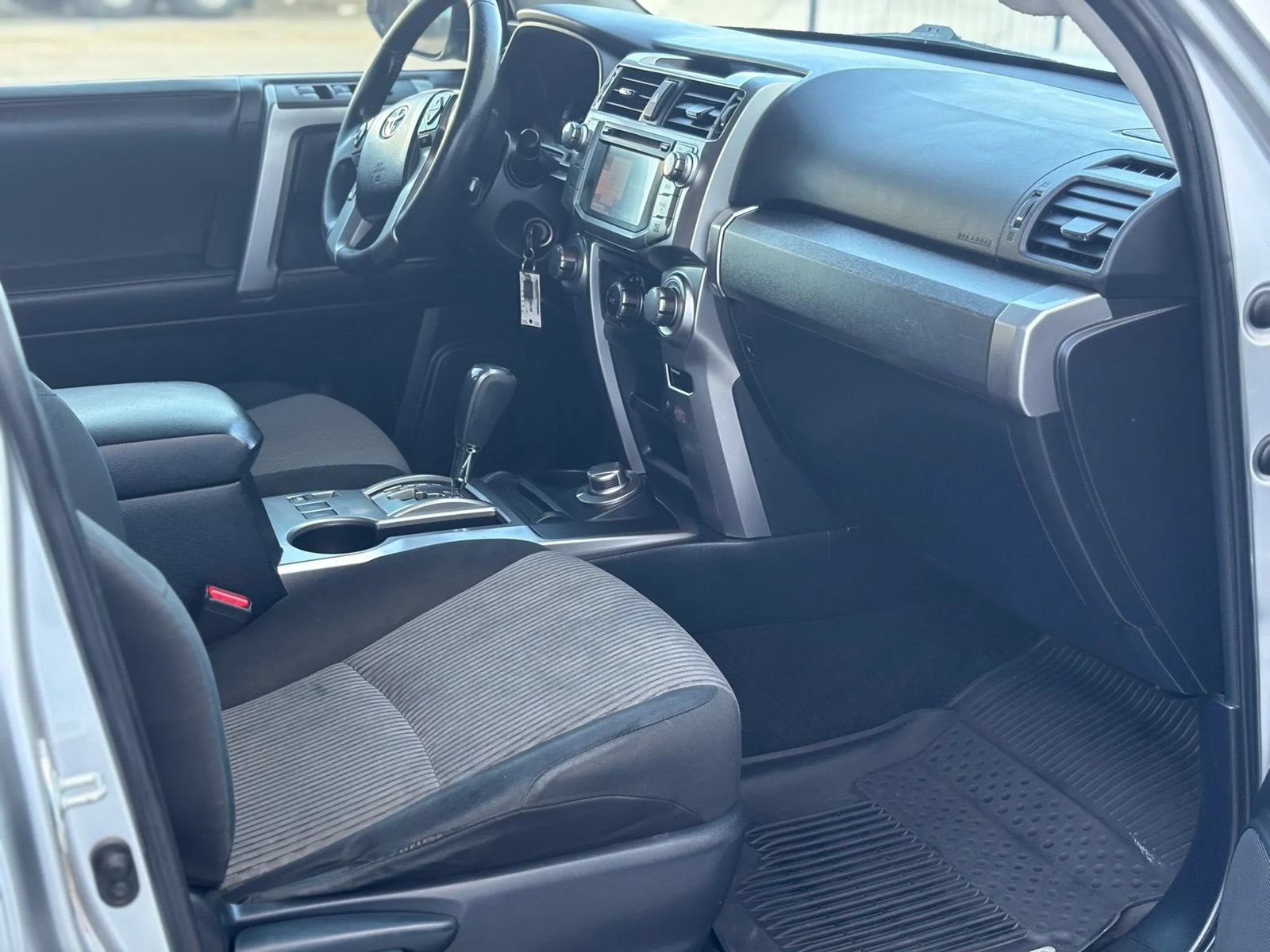 Used 2018 Toyota 4Runner SR5 AWD/4WD image 12