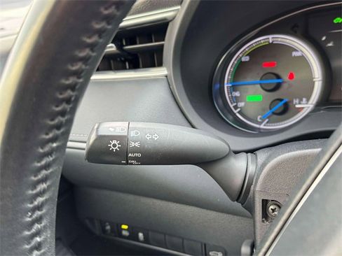 Used 2022 Toyota Venza XLE image 25