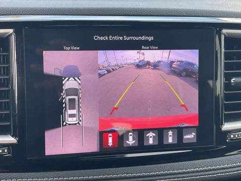 Used 2025 Chrysler Pacifica Select w/ Uconnect Theater Family Group image 9