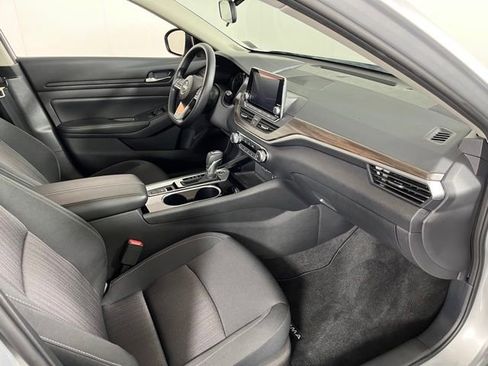 Used 2024 Nissan Altima 2.5 SV AWD/4WD image 40