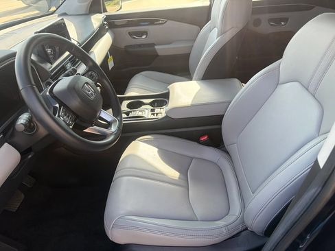 Certified 2025 Honda Pilot EX-L image 13