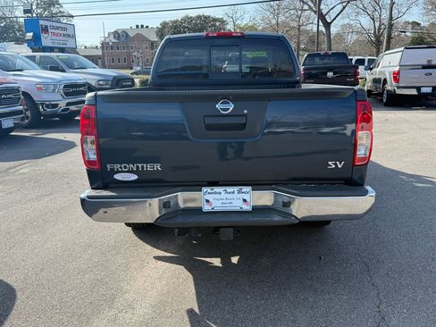 Used 2017 Nissan Frontier SV image 6