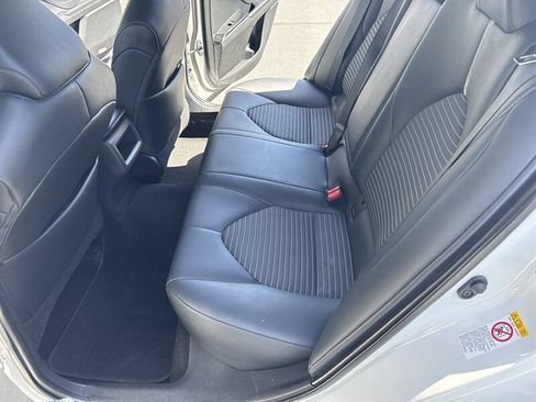 Used 2019 Toyota Camry SE w/ Convenience Package FWD image 27