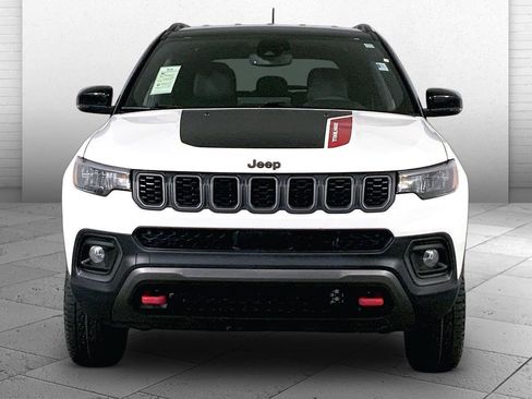 Used 2025 Jeep Compass Trailhawk AWD/4WD image 2