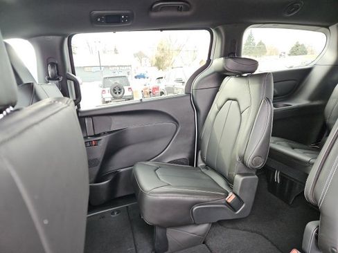New 2026 Chrysler Pacifica Select image 16