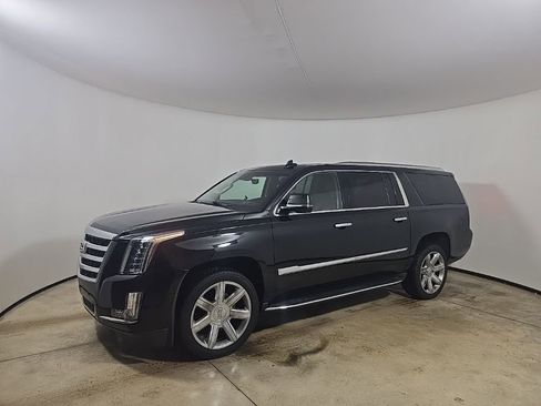 Used 2019 Cadillac Escalade ESV Luxury image 2