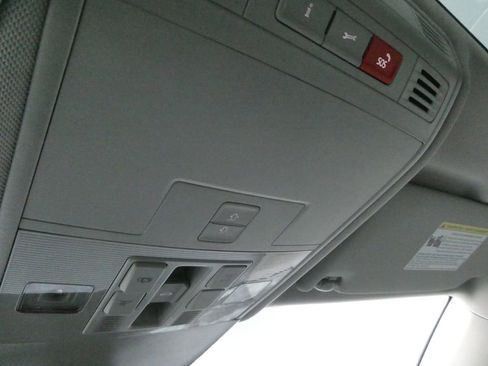 New 2026 Volkswagen Taos SEL image 7