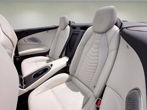 Used 2024 Maserati GranCabrio Trofeo AWD/4WD image 19