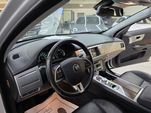 Used 2014 Jaguar XF RWD image 18