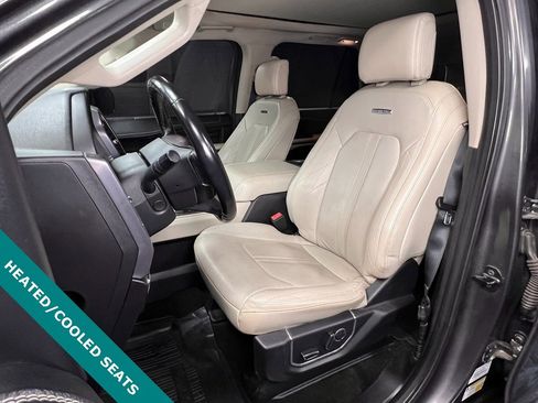 Used 2019 Ford Expedition Platinum image 3