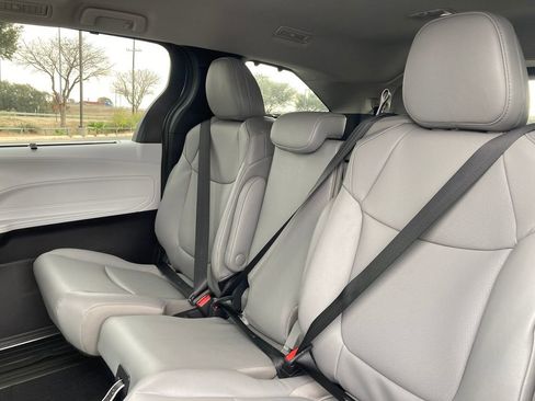 New 2026 Toyota Sienna XLE FWD image 3