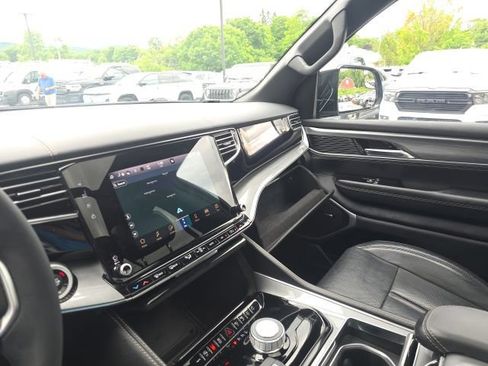 Used 2022 Jeep Wagoneer Series I AWD/4WD image 26