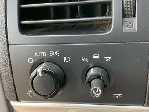 Used 2005 Chevrolet Uplander w/ Climate Package FWD image 16