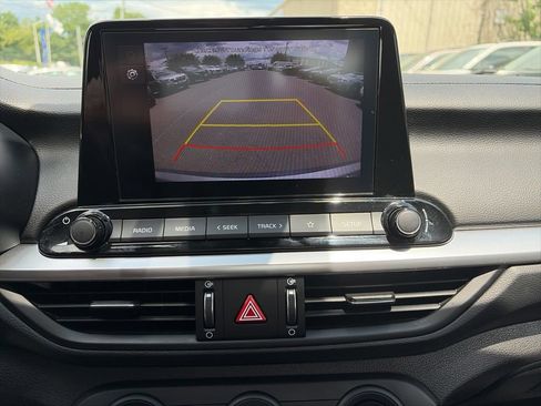 Used 2024 Kia Forte LXS w/ LXS Technology Package FWD image 17