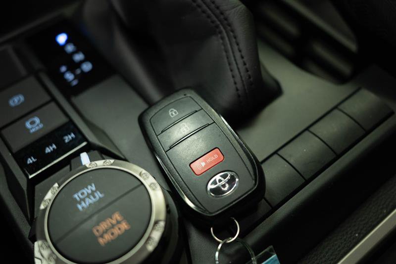 Used 2025 Toyota 4Runner SR5 AWD/4WD image 25
