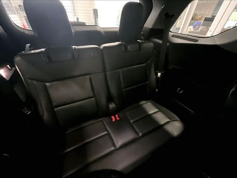 Used 2021 Ford Explorer XLT w/ Equipment Group 202A AWD/4WD image 17