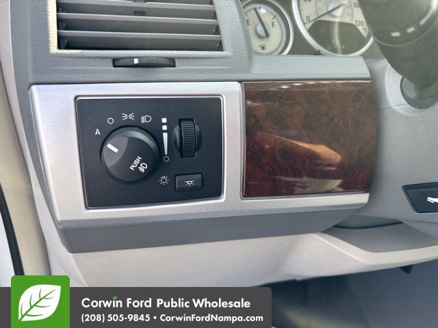 Used 2010 Chrysler Town & Country Touring FWD image 14
