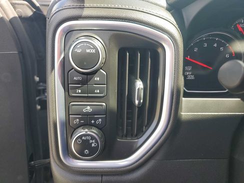 Used 2022 Chevrolet Silverado 1500 LT w/ Z71 Off-Road Package AWD/4WD image 24